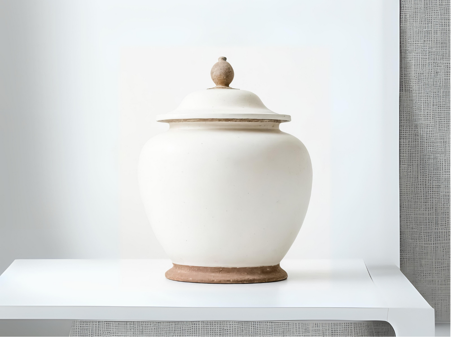 White Round URN with Cap (Medium)